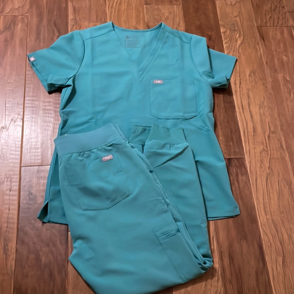 Figs Scrub Jogger Set